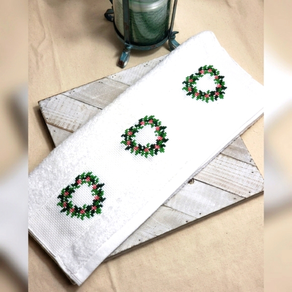 Handmade Cross Stitch White Hand Towel NWT - Picture 2 of 2